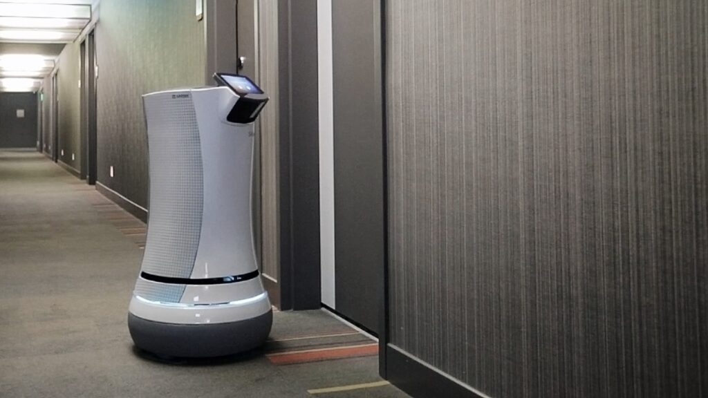 Savioke hotel robot